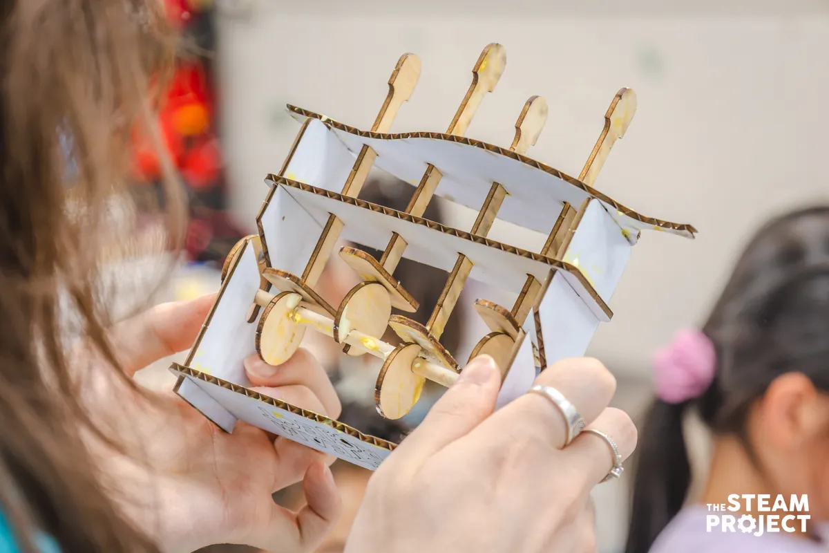 Caterpillar Automata (32)