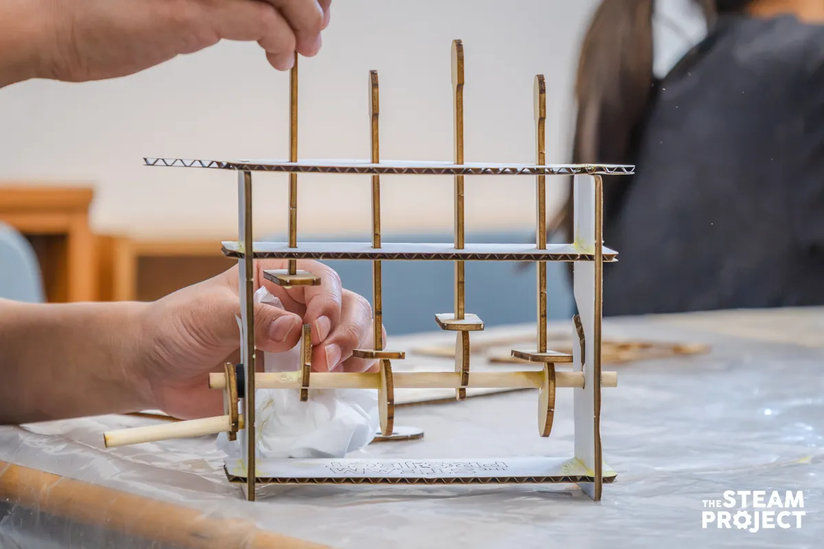 Caterpillar Automata (33)